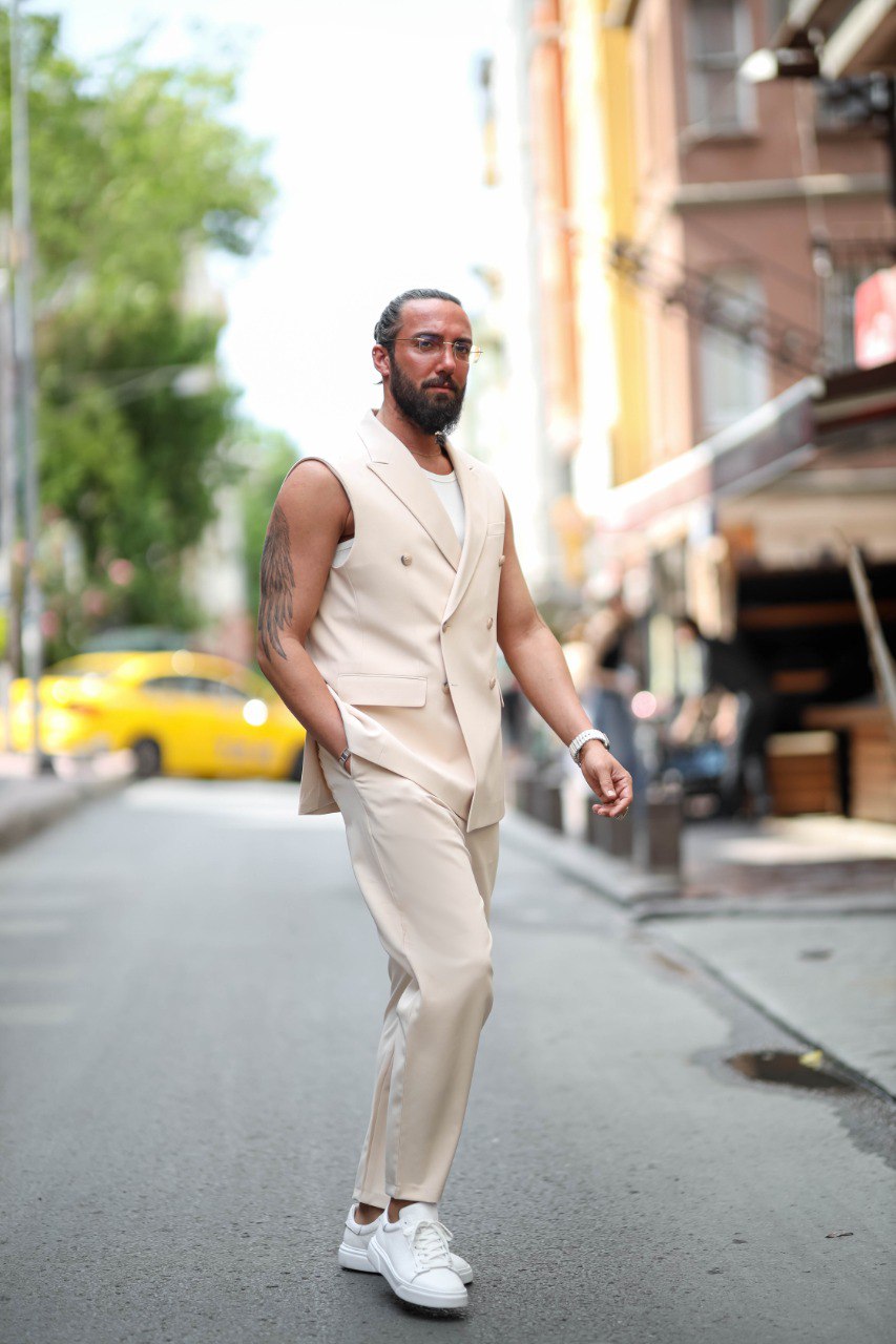 Man in a Beige Short-Sleeve Tailored Summer Suit walking on a city street.