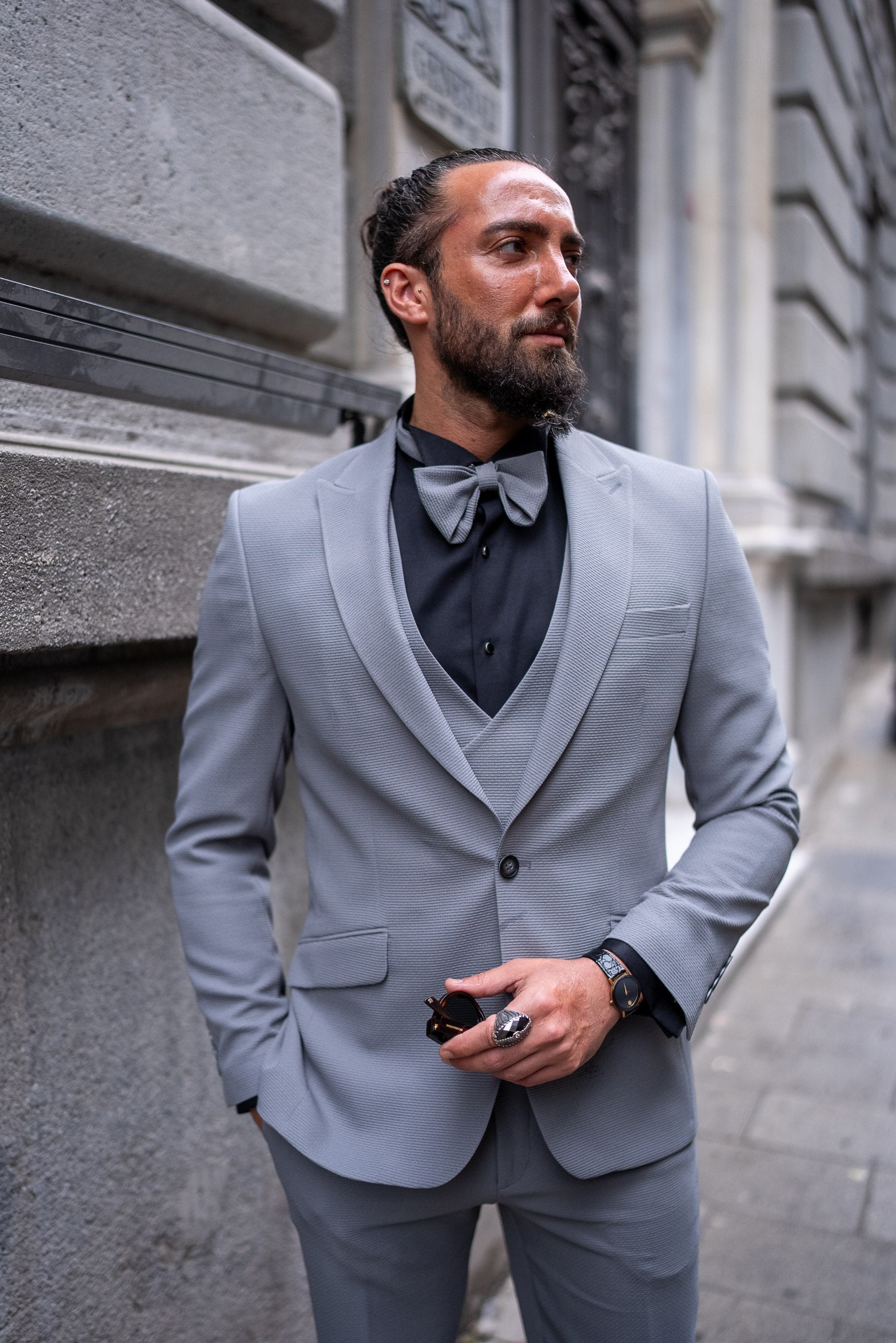 Elegant men’s slim fit gray suit styled for formal events1