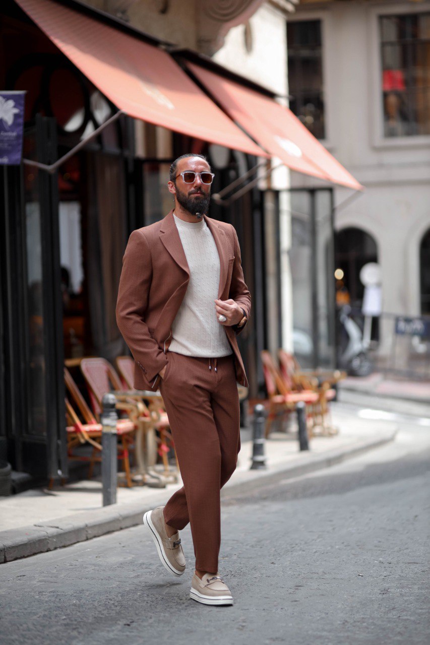 Slim fit light brown men’s summer suit for outdoor events and semi-formal occasions.