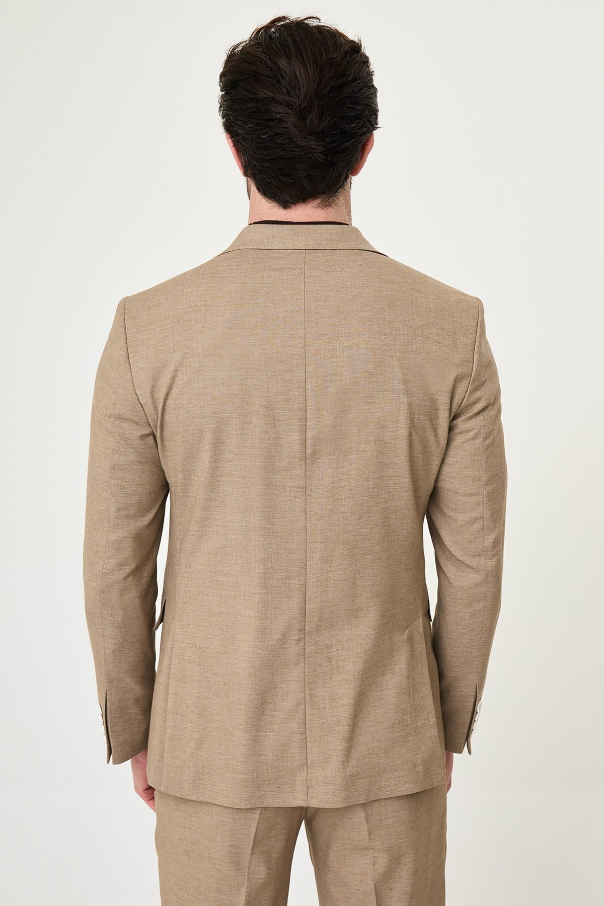 Men's mink slim fit suit detail