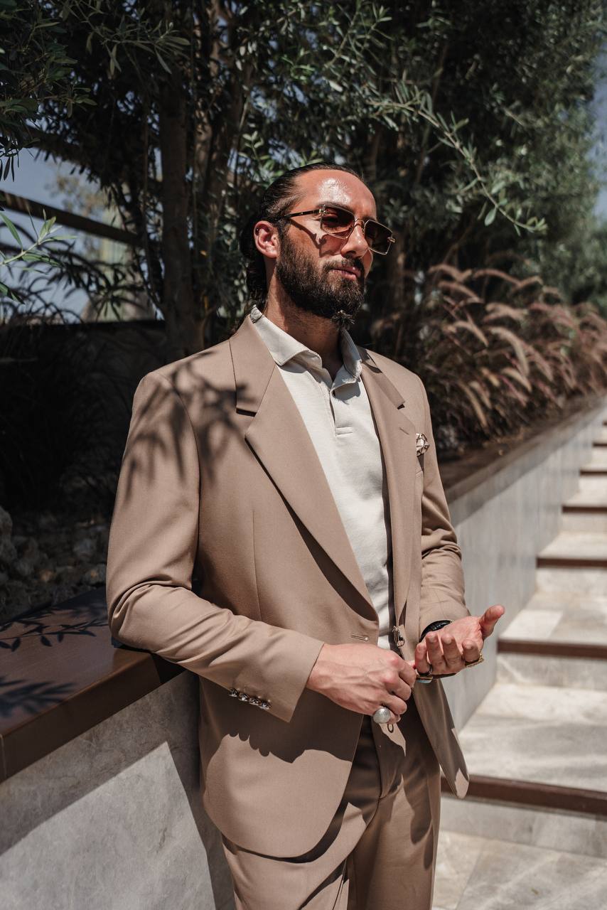 Man wearing SUITHARBOR™ Vizon Tailored Suit by the water with city skyline