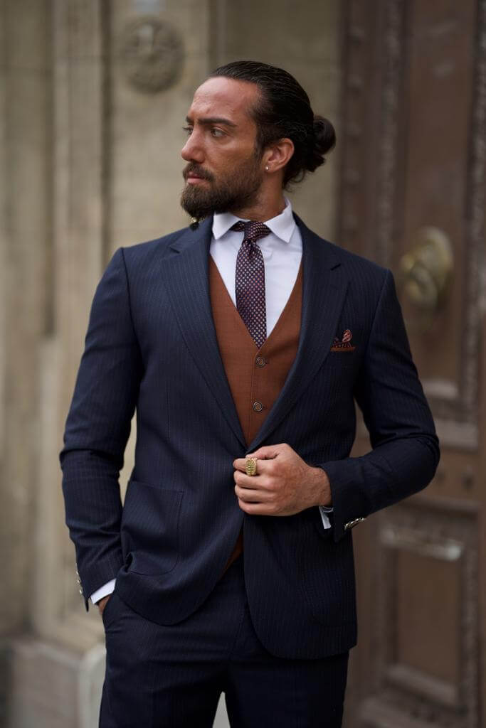 Navy blue men's suit for weddings