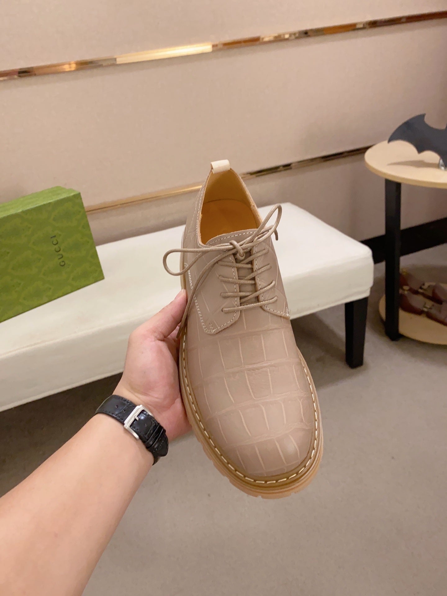 Gucci Beige Leather Lace-Up Derby Shoe