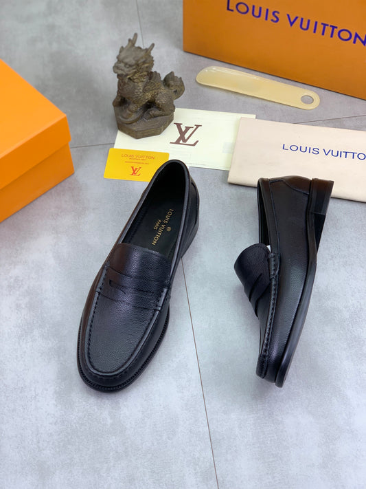 Louis Vuitton Major Black Grained Leather Loafer