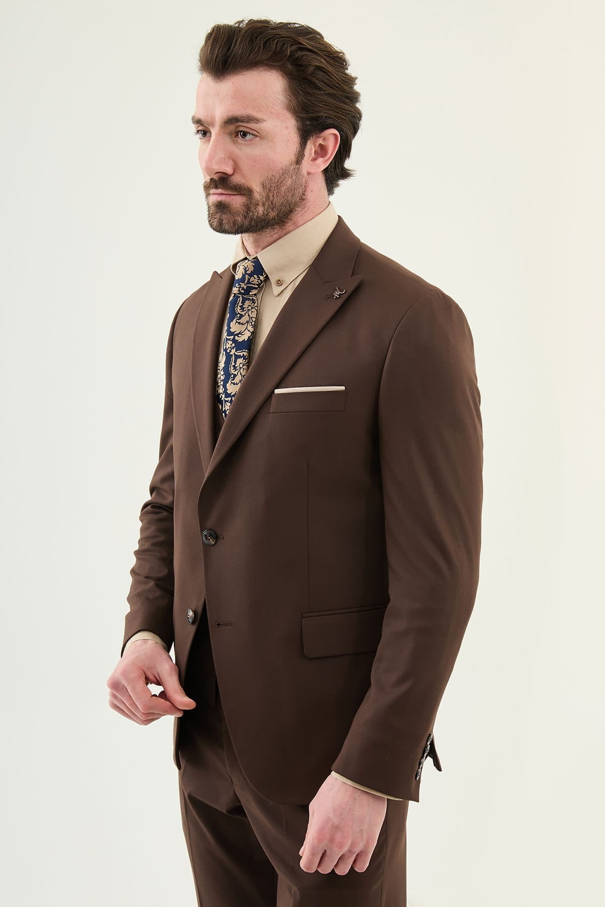Men’s Chocolate Brown Three-Piece Slim Fit Suit – Peak Lapel Wedding & Formal Wear