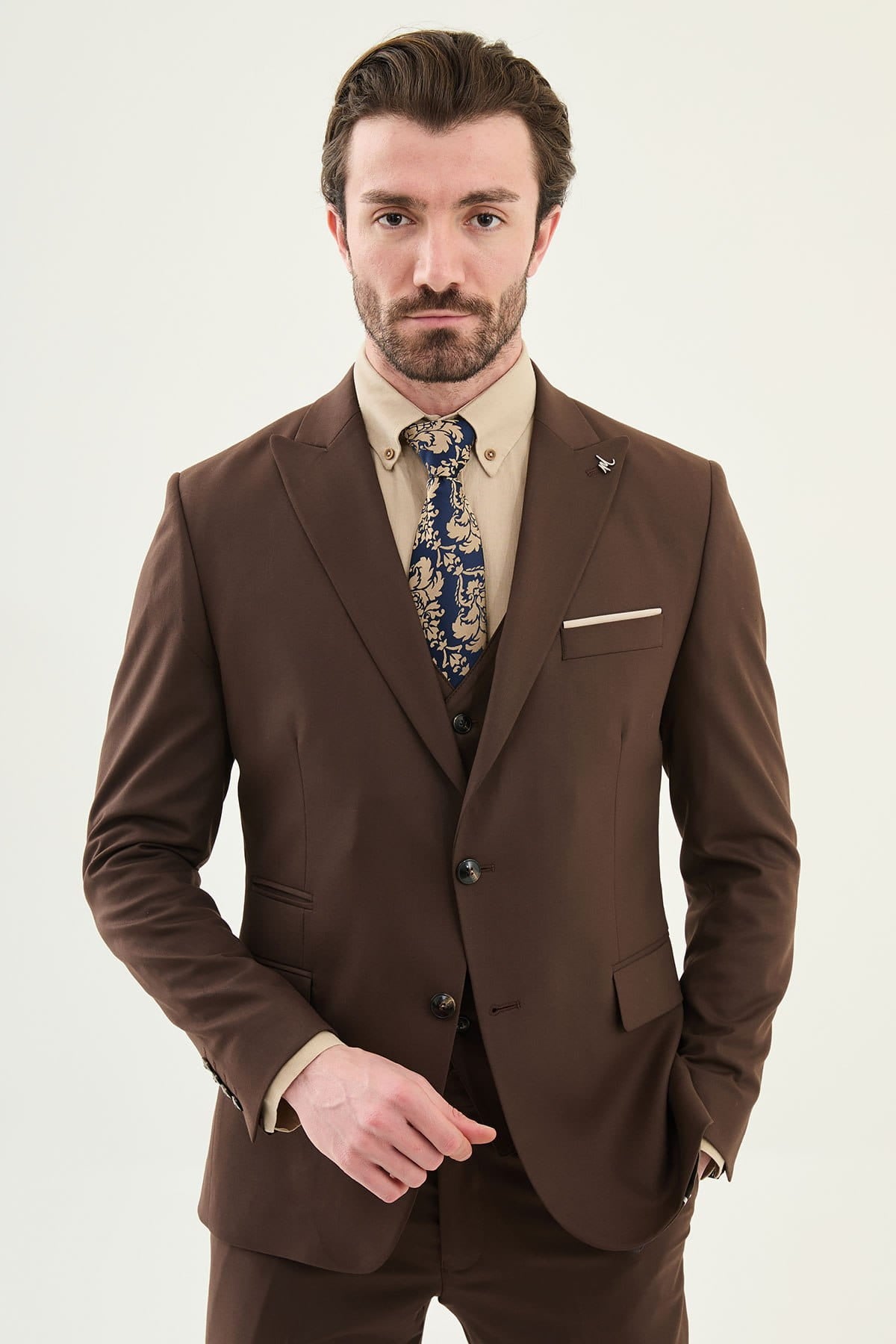 Men’s Chocolate Brown Three-Piece Slim Fit Suit – Peak Lapel Wedding & Formal Wear