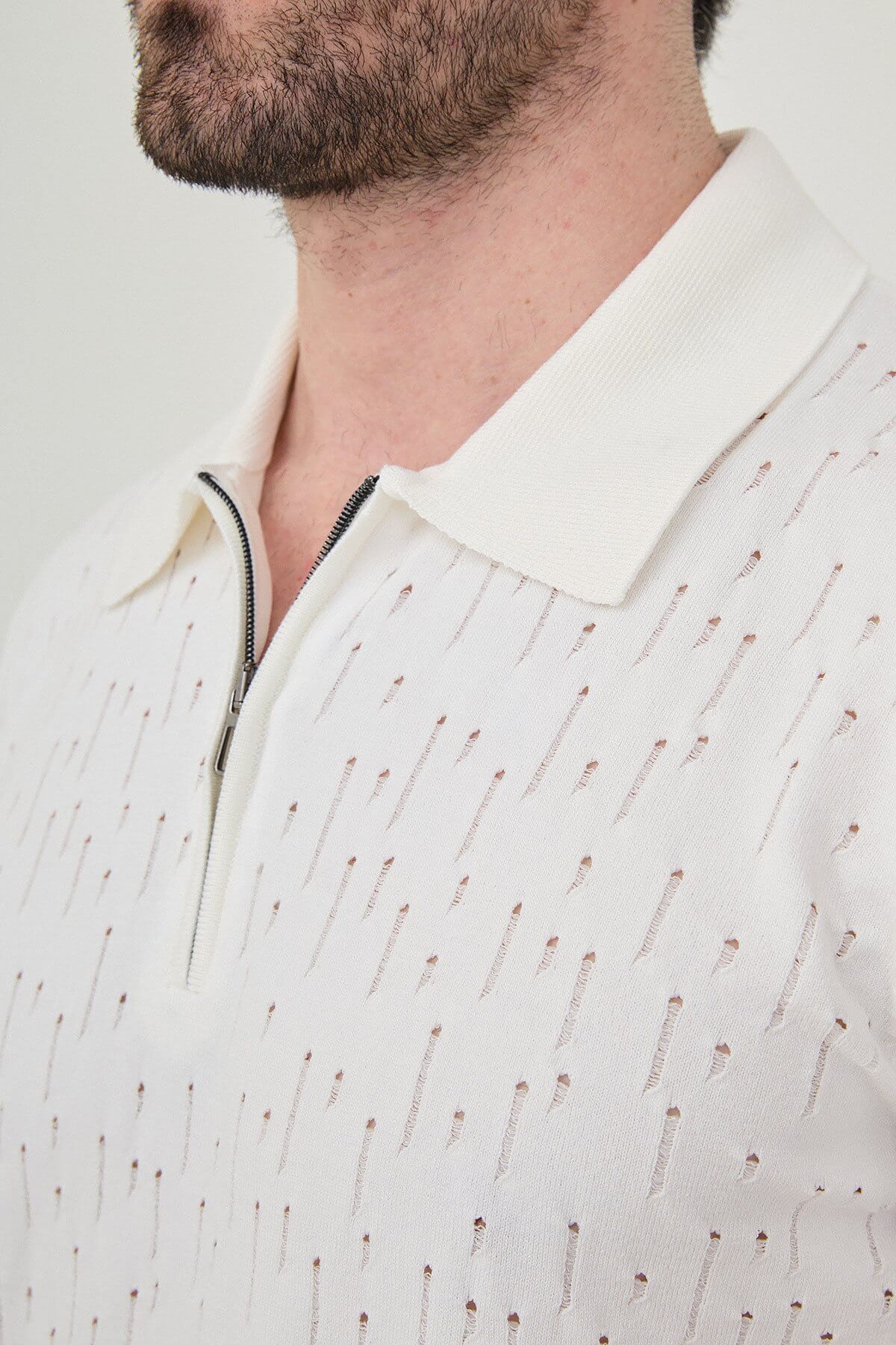 Men’s Off-White Textured Zip Polo T-Shirt