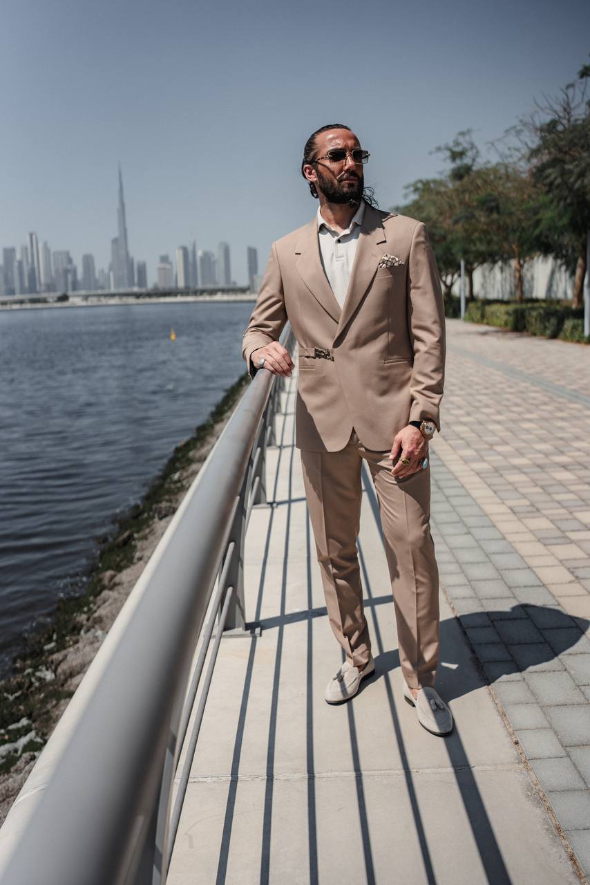 Man wearing SUITHARBOR™ Vizon Tailored Suit by the water with city skyline