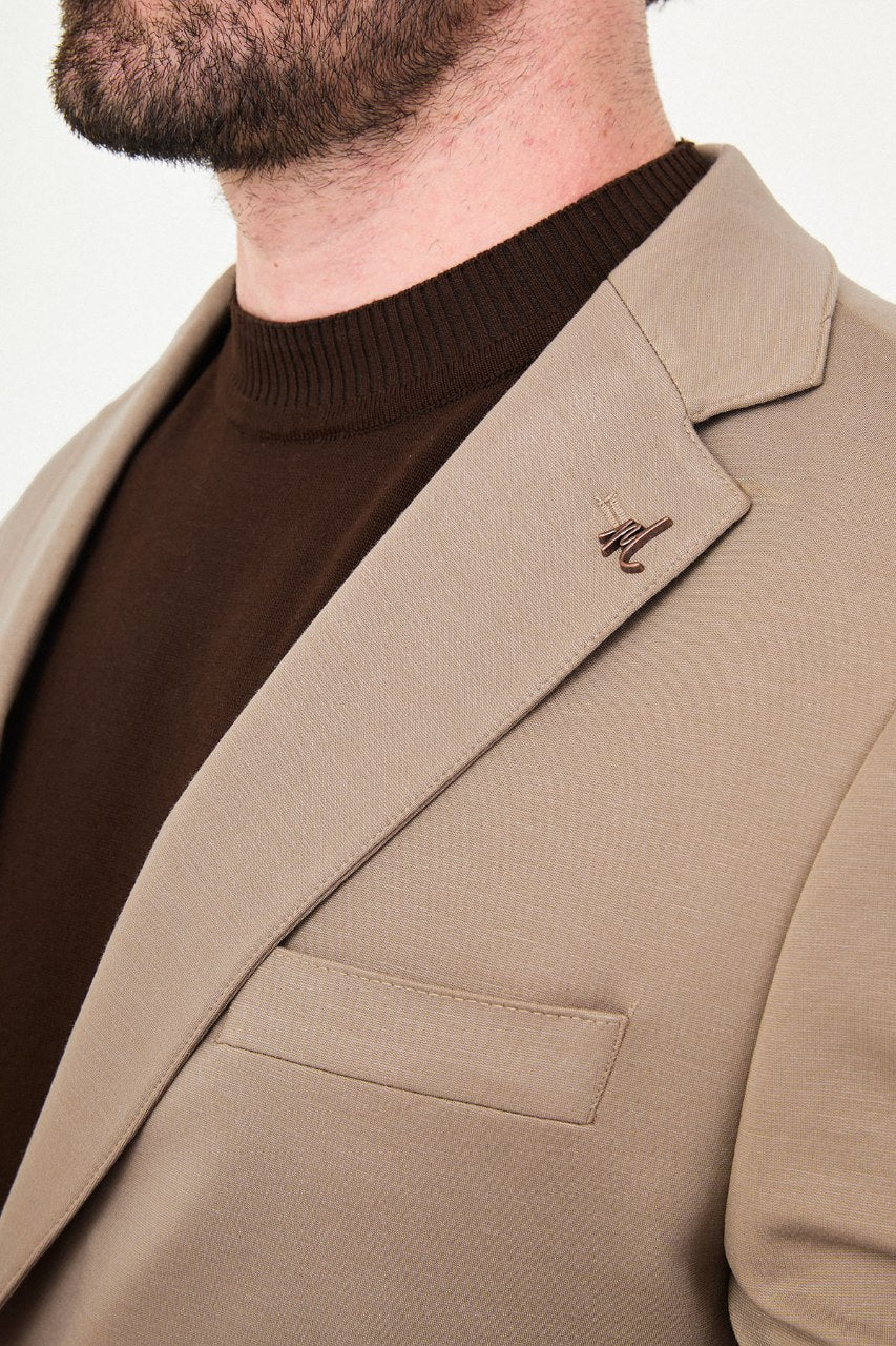 Men's beige two-piece suit notch lapel close-up