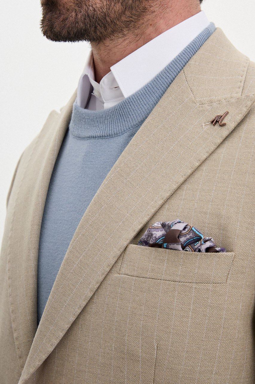 Men's beige textured blazer, lapel detail