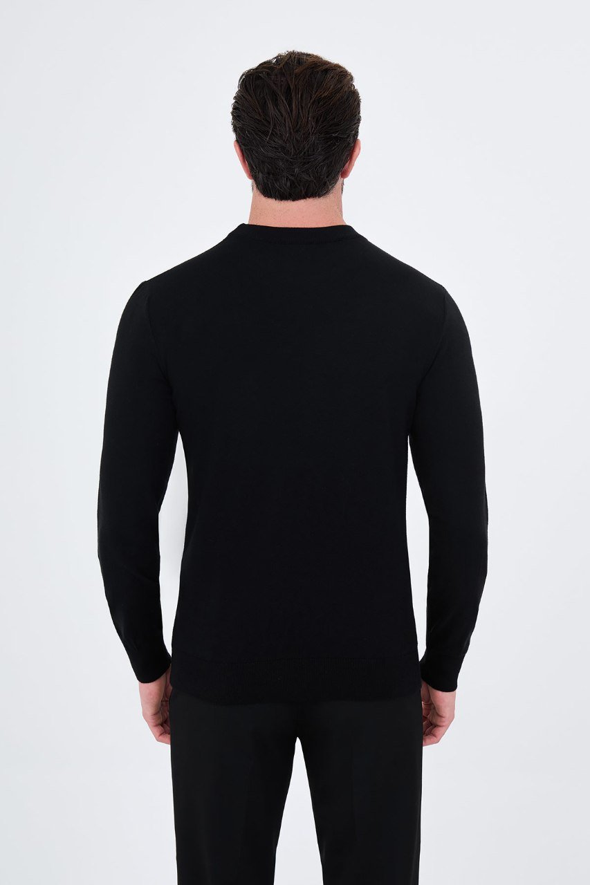 Plain black back of the men's colour-block sweater