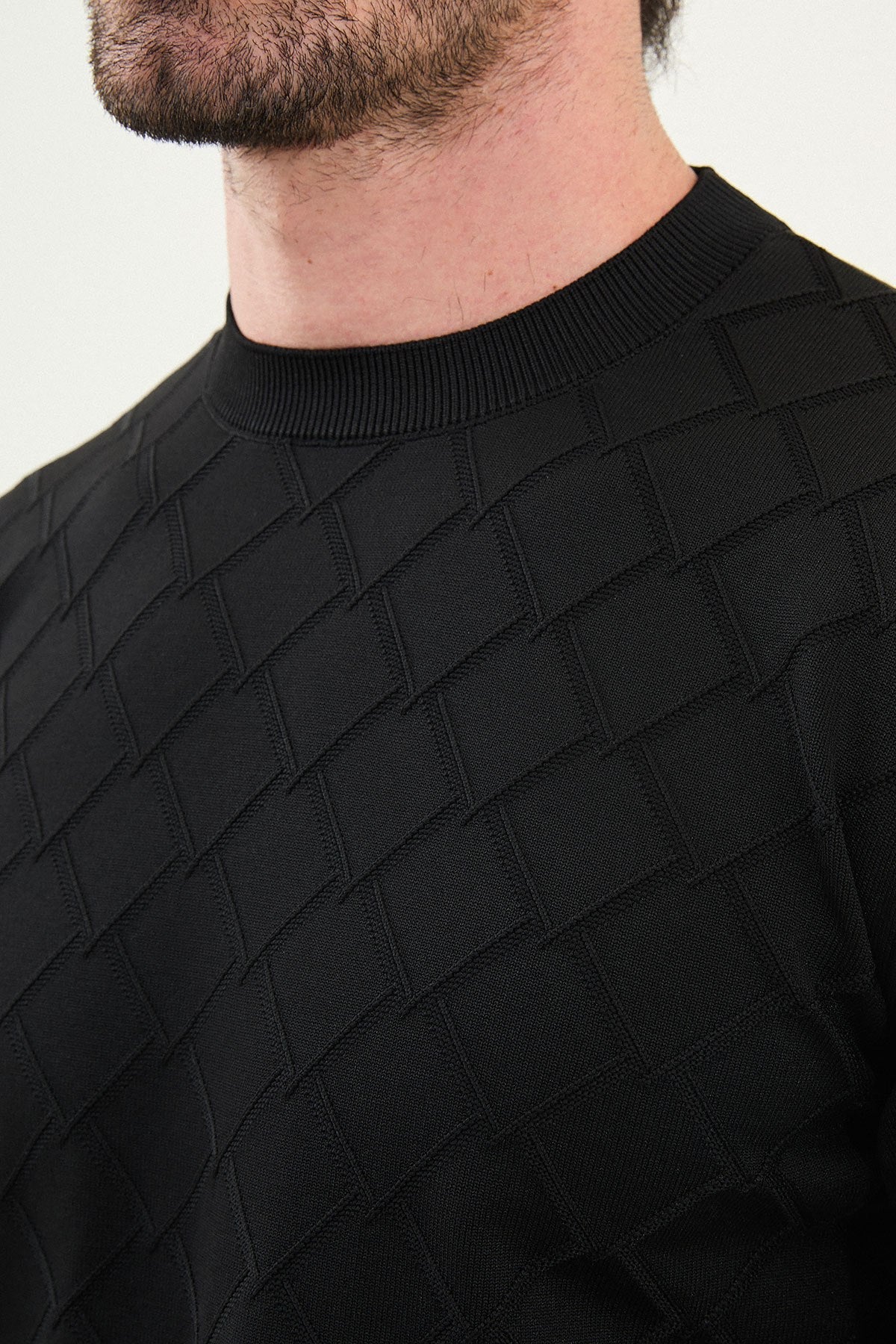 Men’s Black Textured Knit Sweater - SUITHARBOR