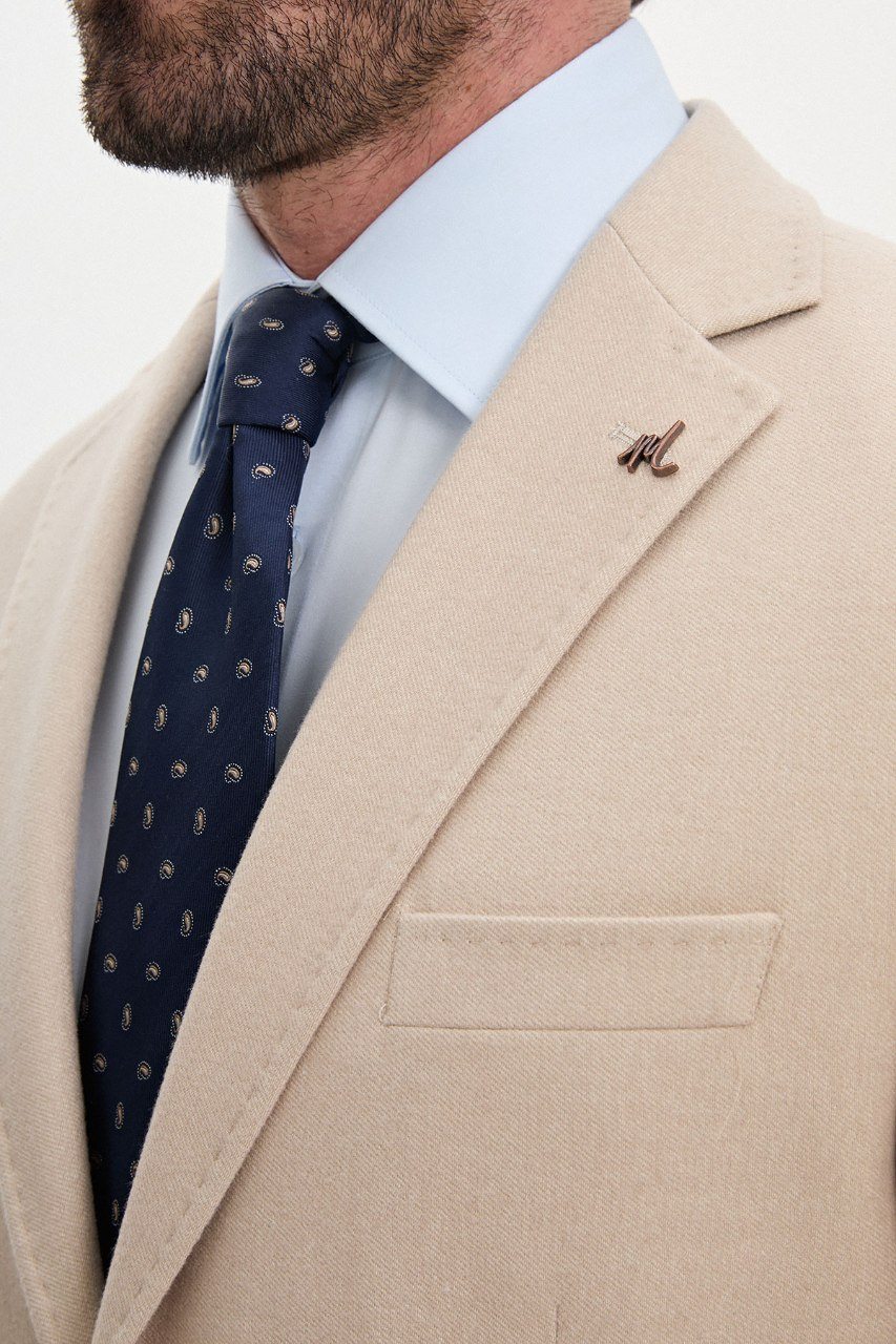 Men's cream wool-blend blazer, lapel detail view