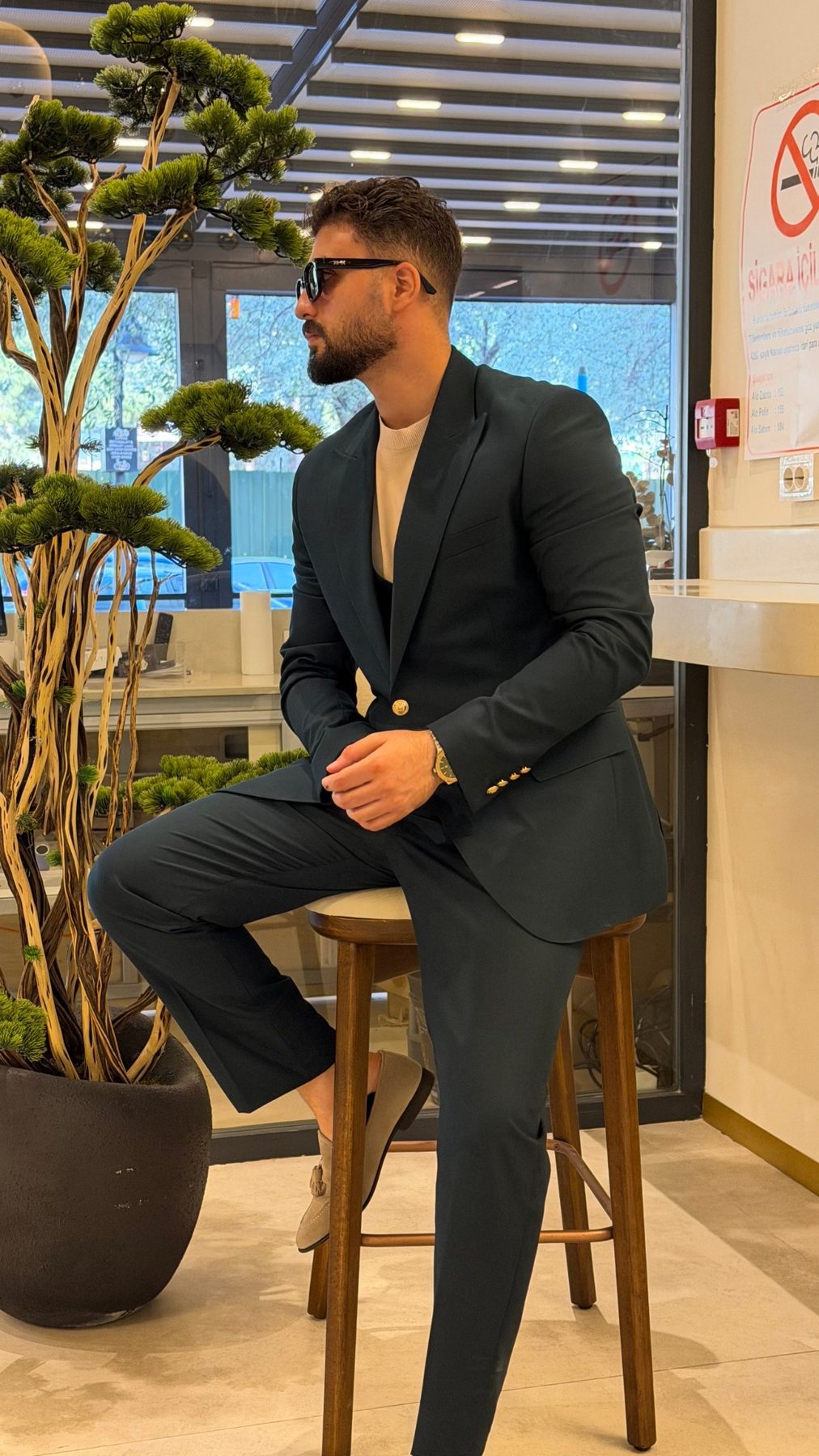 Men's emerald green three-piece suit with peak-lapel jacket, waistcoat and trousers