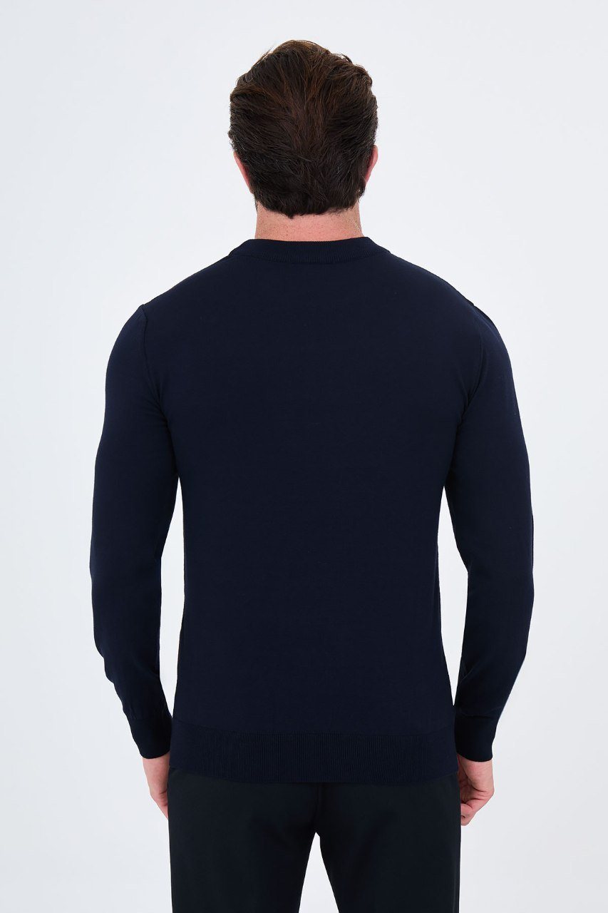 Plain back of the men's navy blue asymmetric colour-block sweater