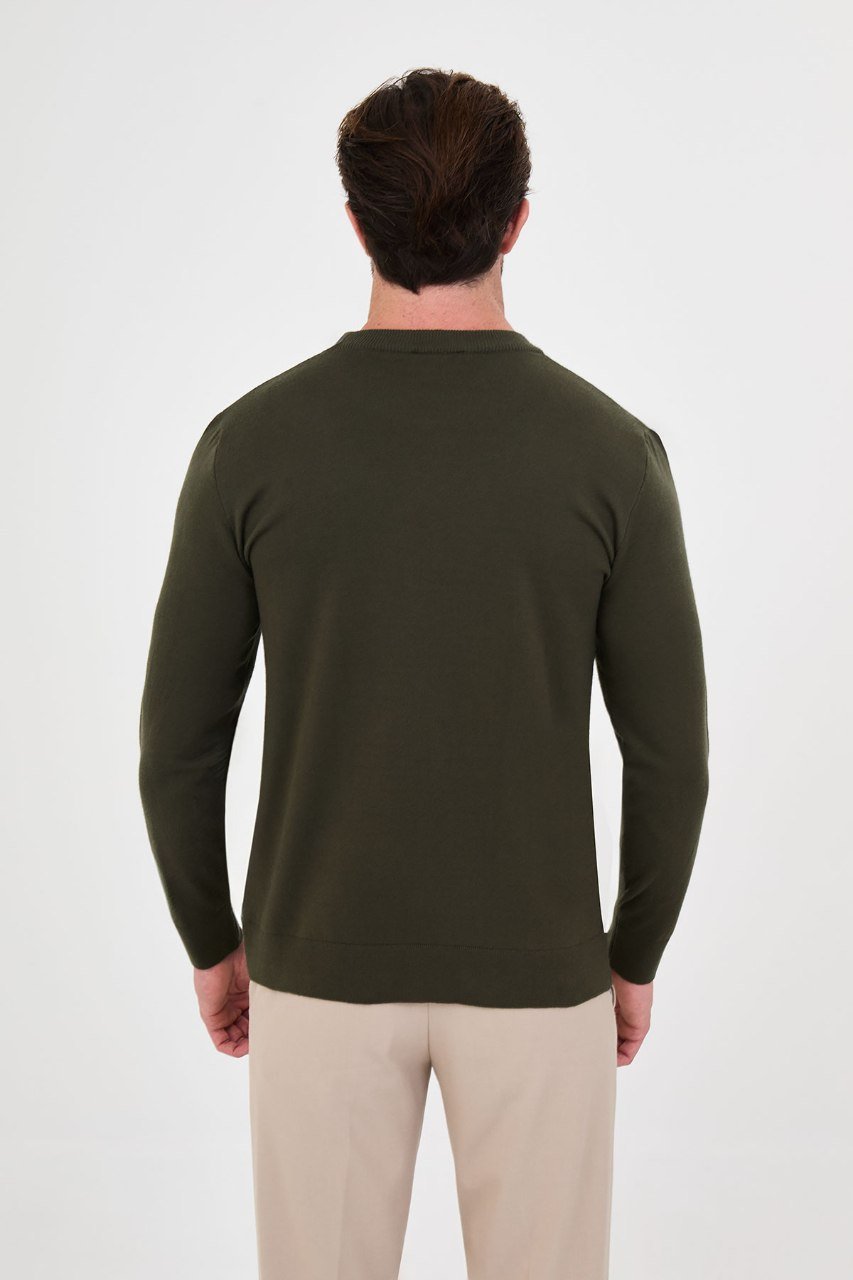 Plain back of the men's olive green colour-block sweater