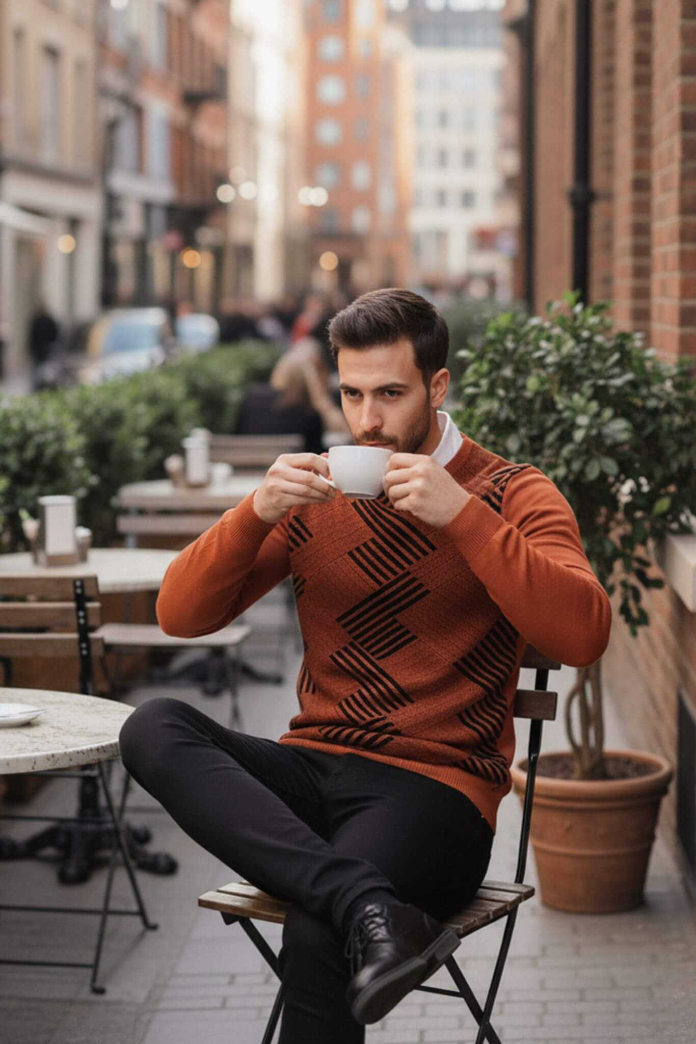 Men's Rust Geometric Pattern Crew Neck Sweater - SUITHARBOR