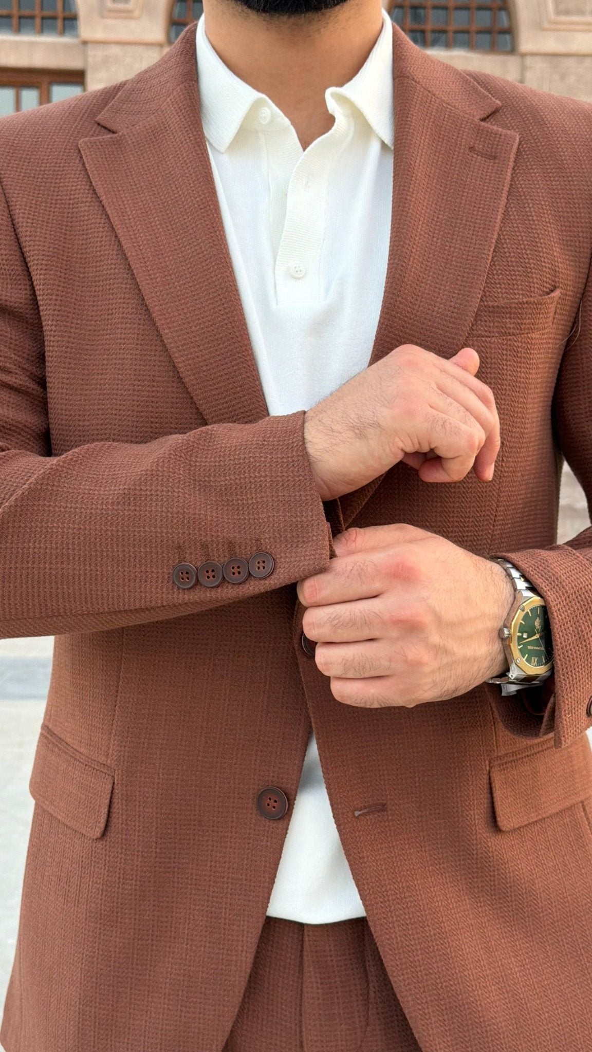 Men's Tile textured suit sleeve and four-button cuff detail