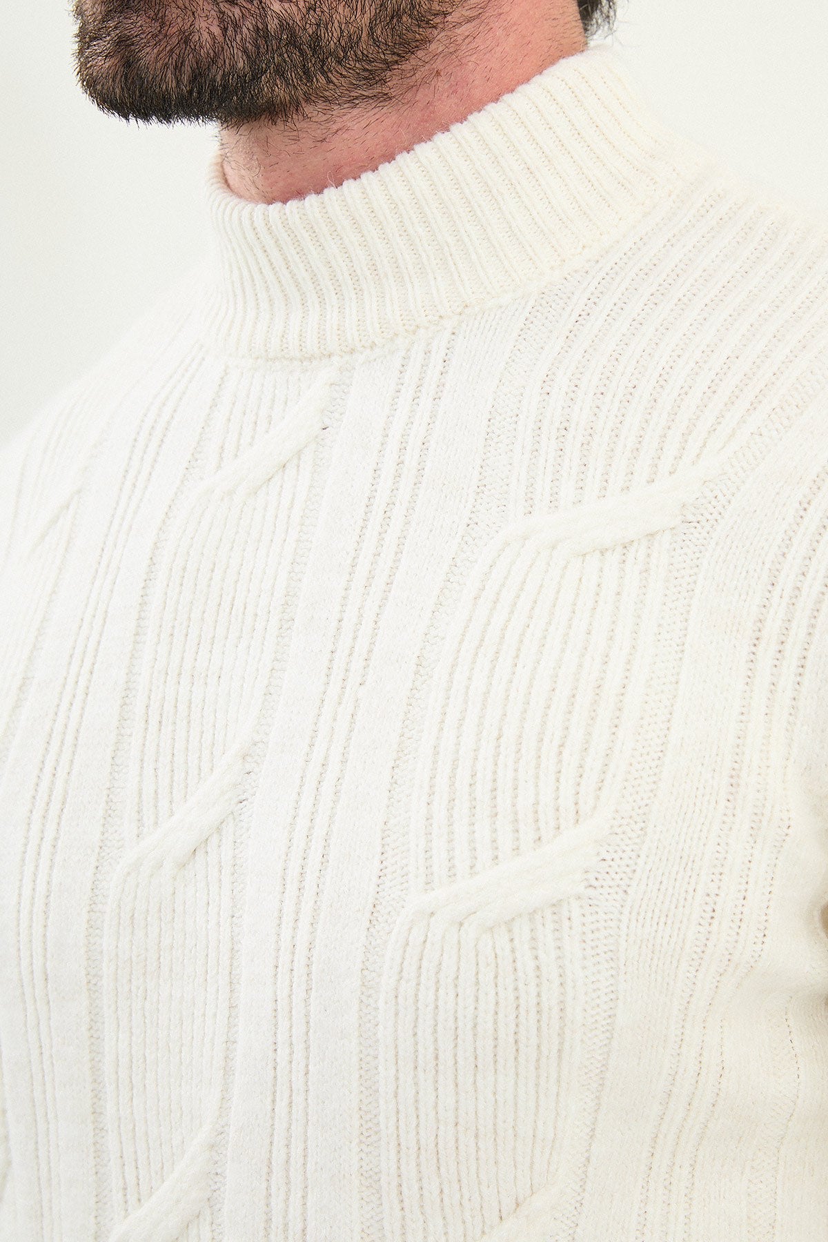 Men’s White Cable Knit Slim Fit Sweater - SUITHARBOR