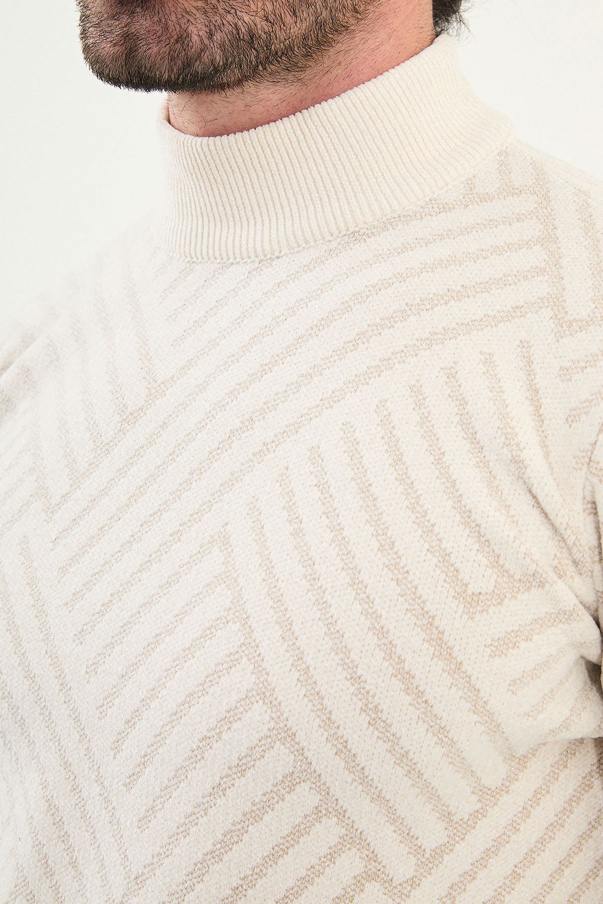 Men’s White Textured Knitted Slim Fit Mock Up Sweater - SUITHARBOR