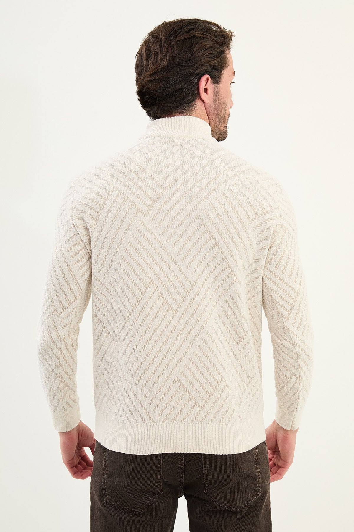 Men’s White Textured Knitted Slim Fit Mock Up Sweater - SUITHARBOR
