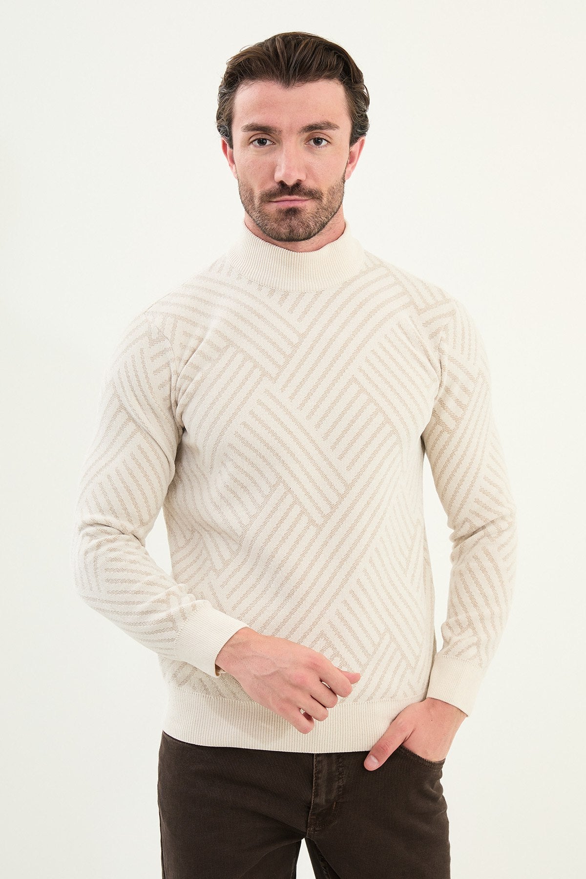 Men’s White Textured Knitted Slim Fit Mock Up Sweater - SUITHARBOR