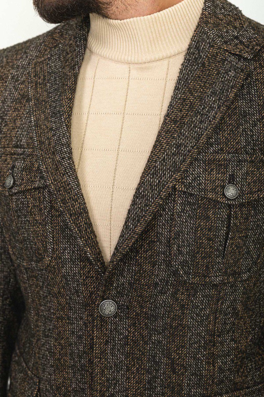 Man wearing a Chestnut Tweed Blazer with a pointed collar, flap pockets, and a slim fit, perfect for autumn gatherings and business meetings.