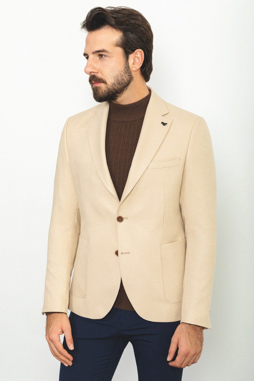 Man wearing a Sandstone Elegance Blazer with a pointed collar, flap pockets, and a slim fit, perfect for weddings and business meetings.