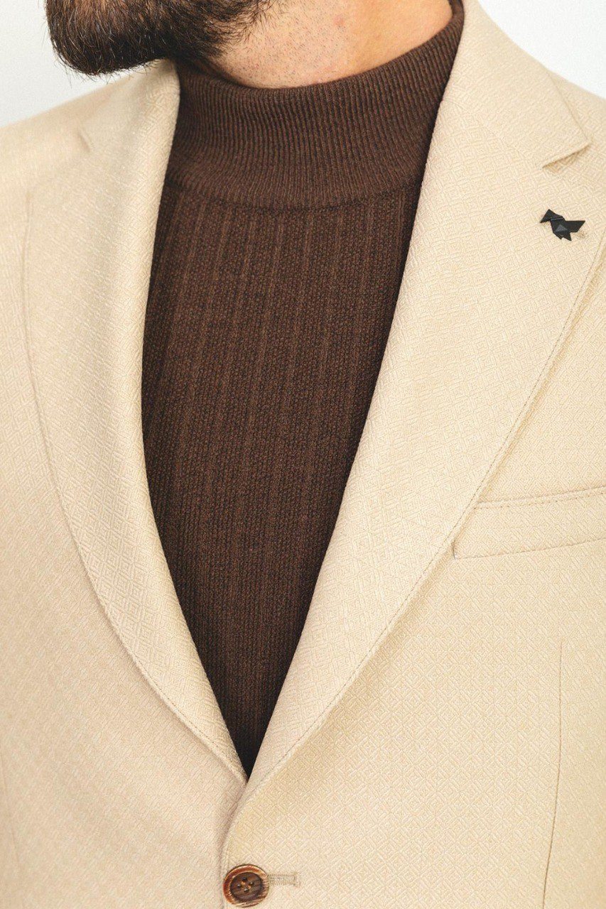 Man wearing a Sandstone Elegance Blazer with a pointed collar, flap pockets, and a slim fit, perfect for weddings and business meetings.