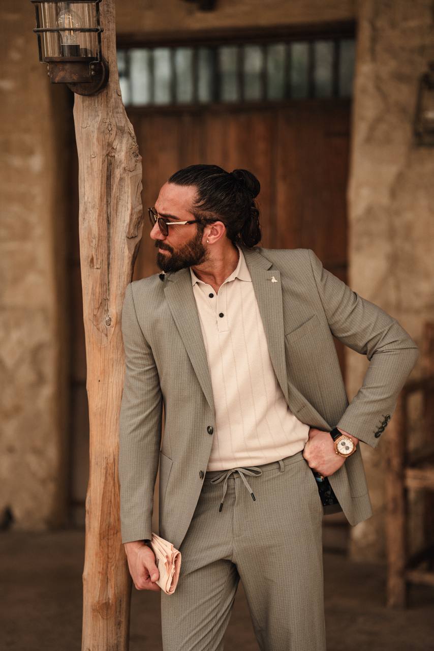 Khaki tailored suit, image 3