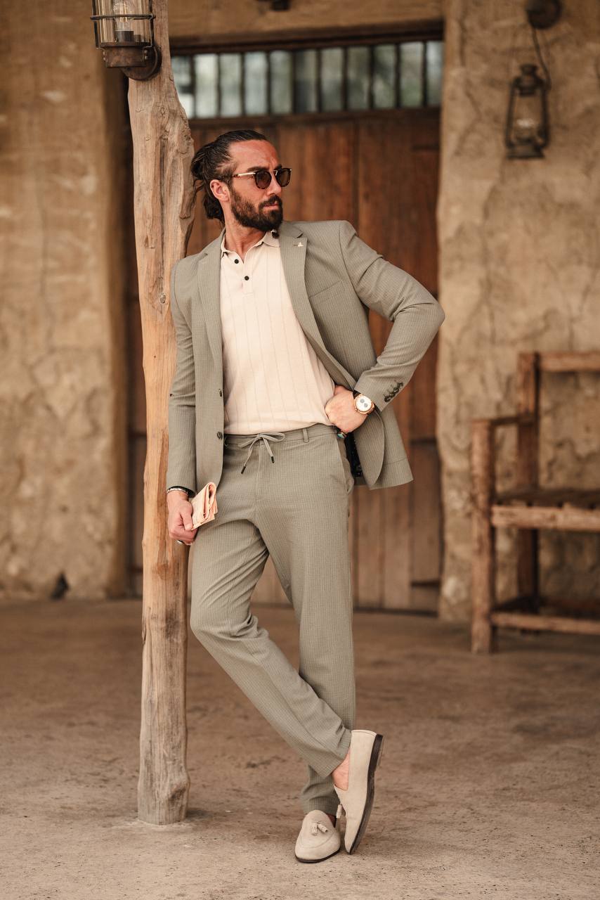 Khaki tailored suit, image 4