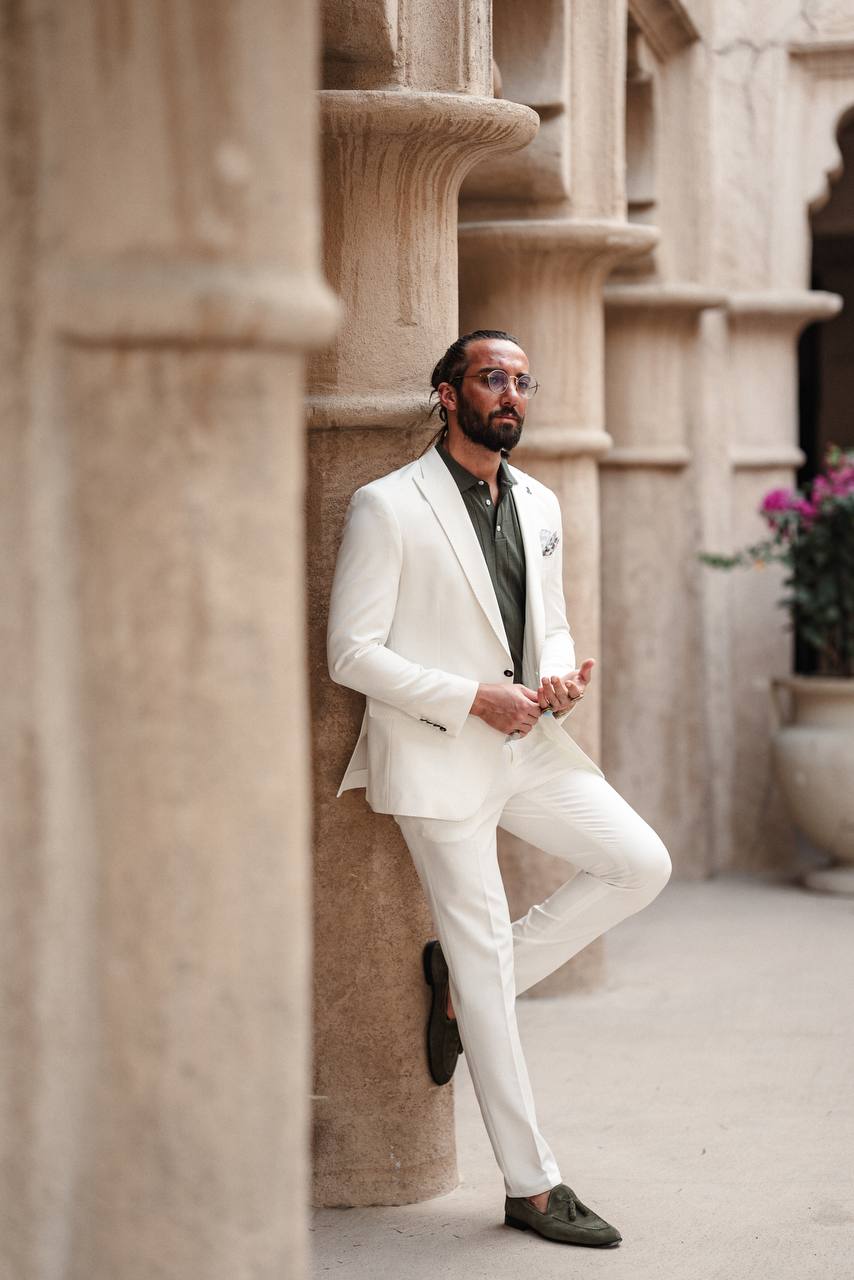 White tailored suit, image 2