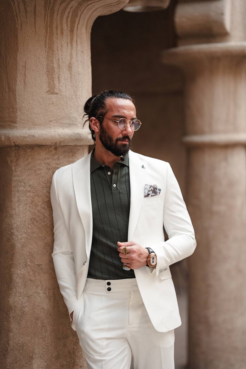 White tailored suit, image 3