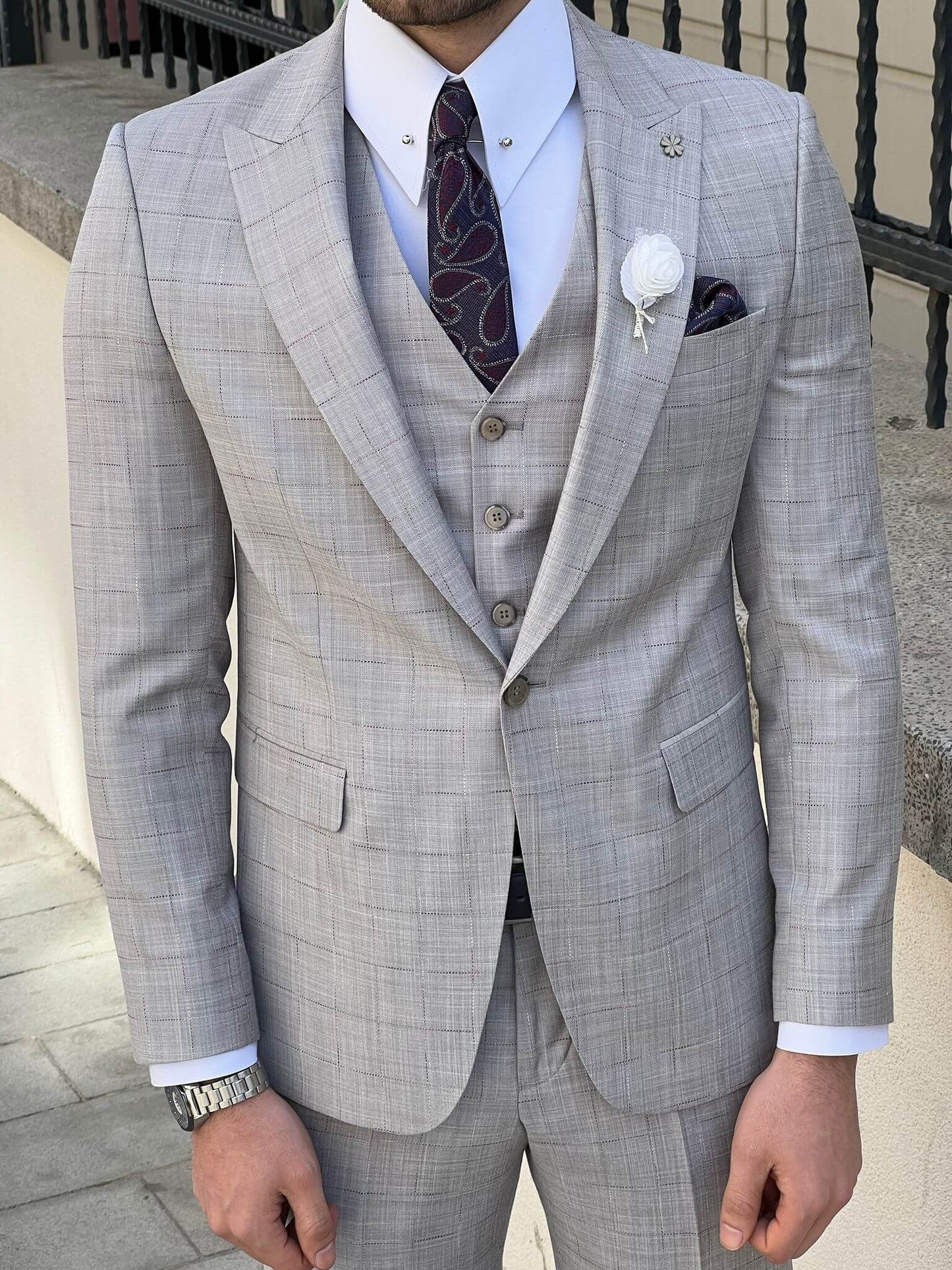 Slim-Fit Plaid Gray suit