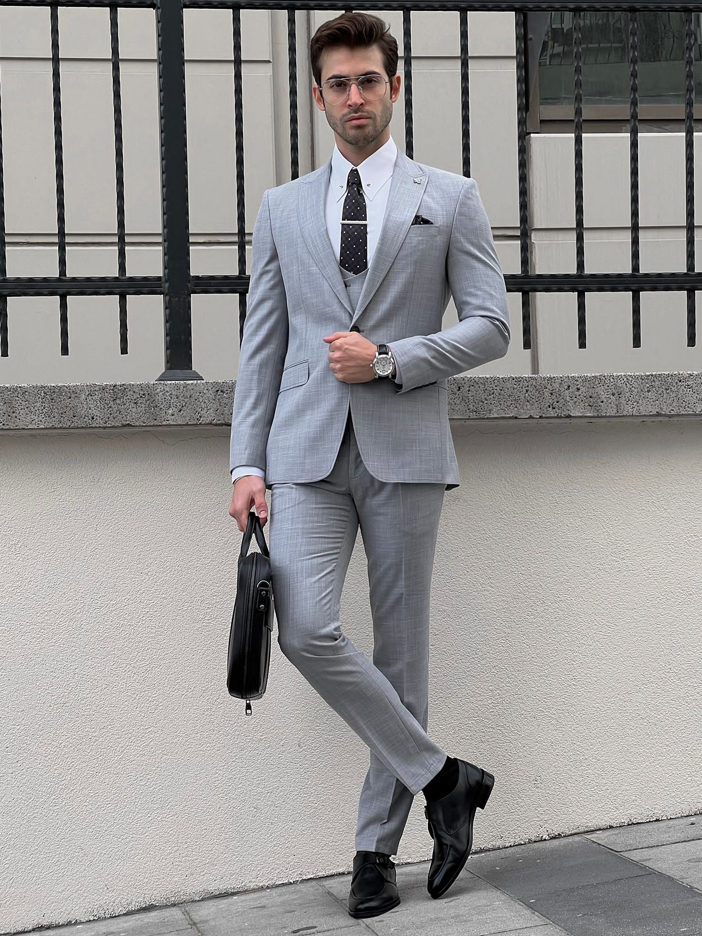 Gray pointed collar Suit