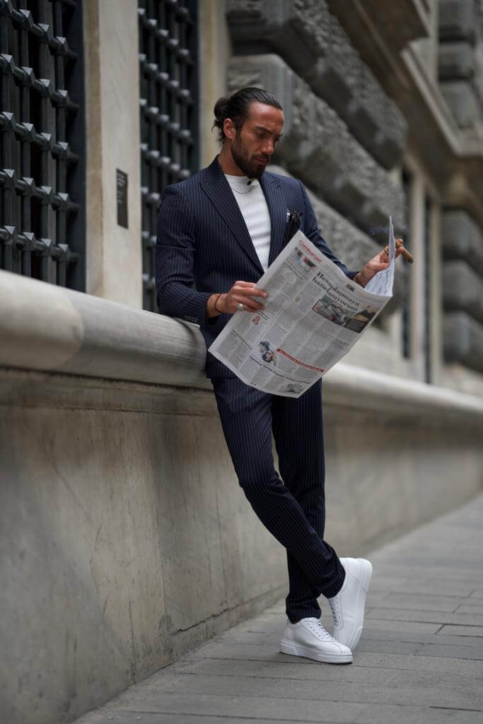 Men's dark blue casual suit in a relaxed fit