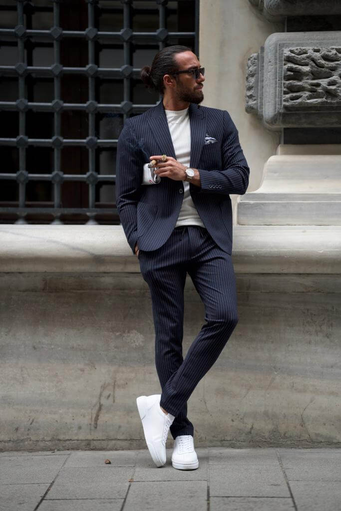 Men's dark blue casual suit in a relaxed fit