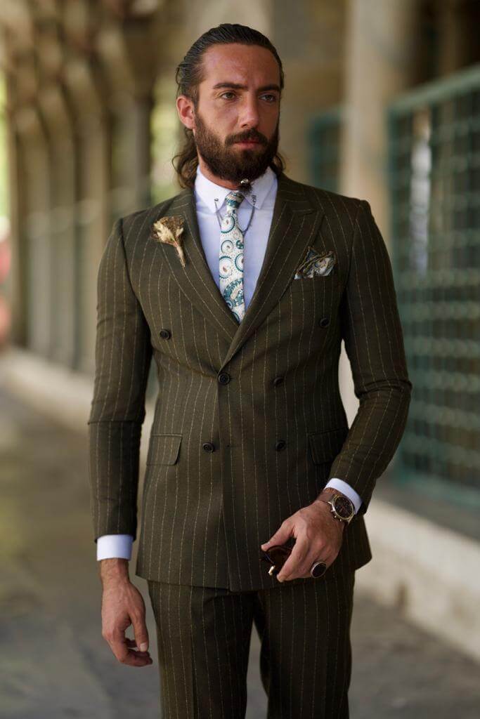 Men's khaki suit with double breasted closure and stripes